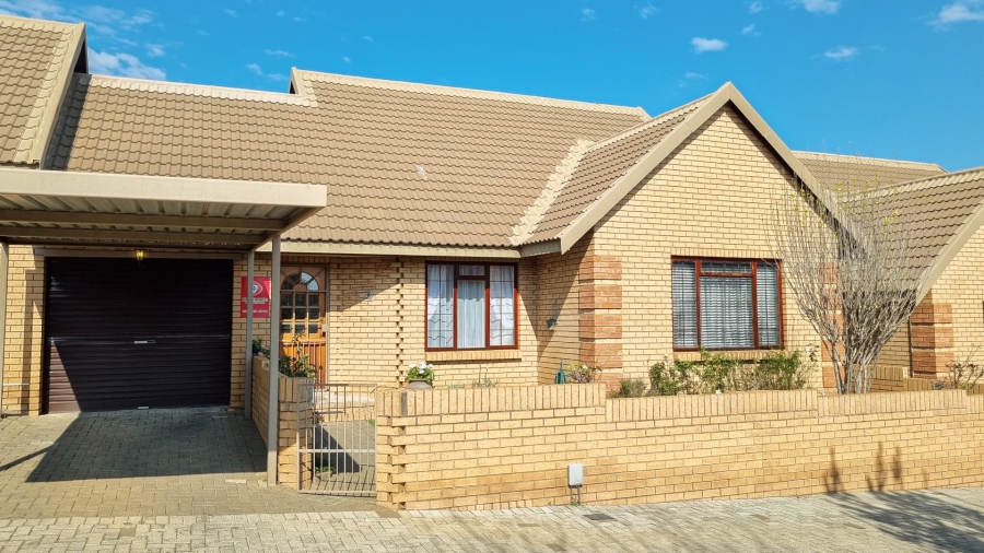 2 Bedroom Property for Sale in Langenhovenpark Free State